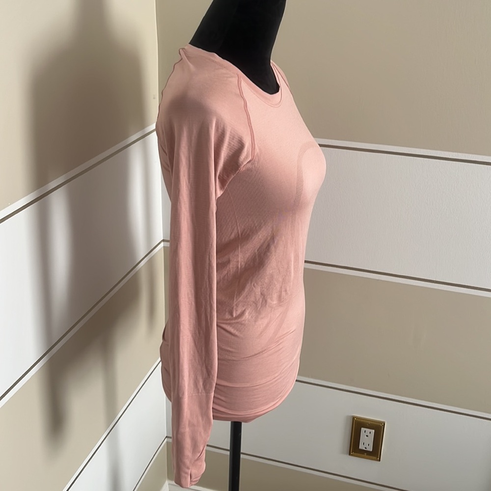 💓LULULEMON TOP💓 - Picture 3 of 6